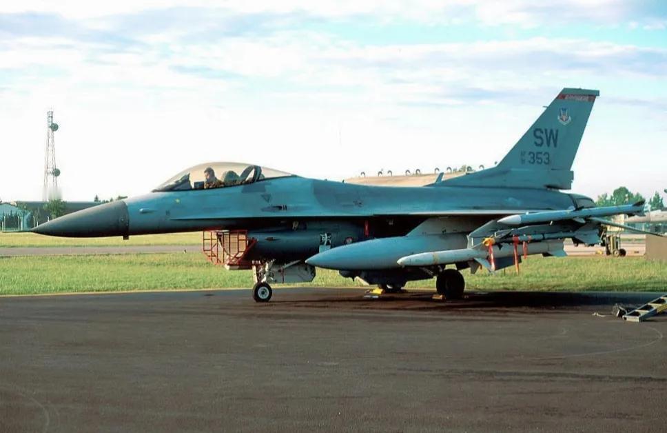 美国继续增强其在中东地区的海景力量。其中在空中力量方面，美国空军昨天将南卡罗来纳