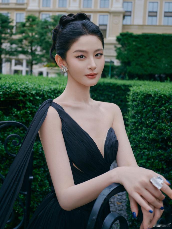 赵晴古装扮相被认可赵晴古装的权威我早知早觉 昨晚拿到了这么好的奖项，真的是太给力
