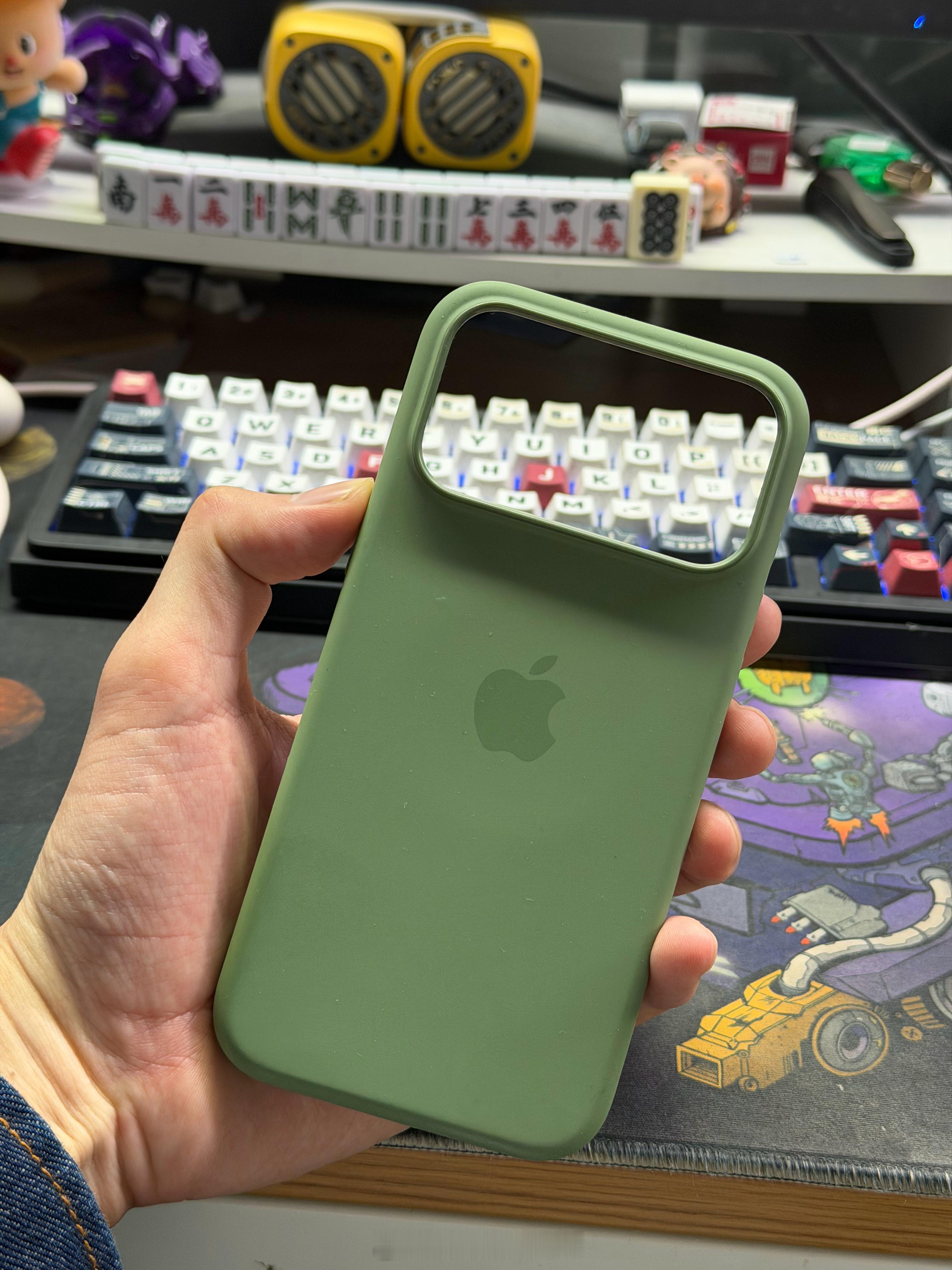 均价500元的手机壳被疯抢哈？原来真的只有我消费降级了是吧去pdd买30一个的手