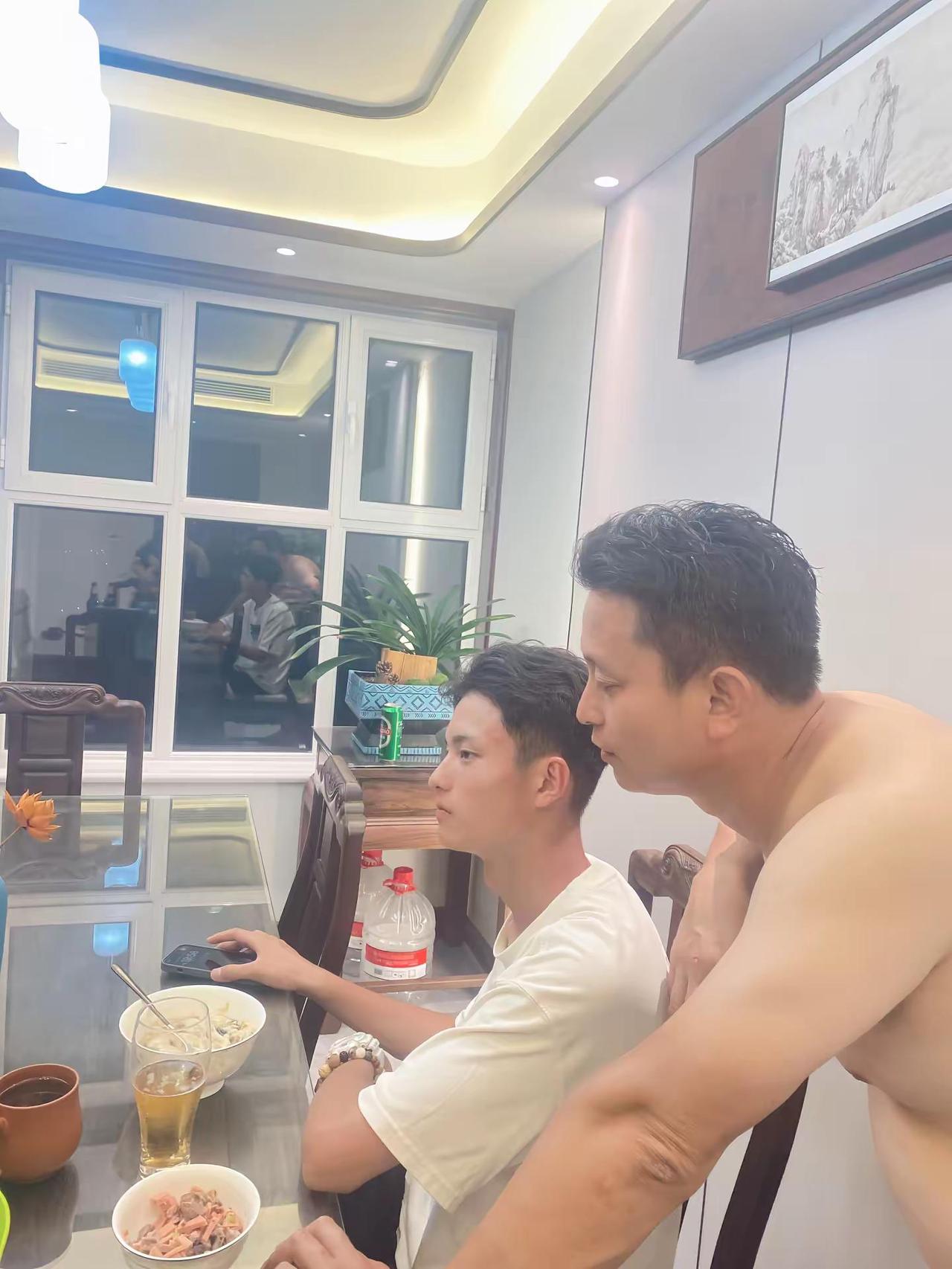 这侧脸，没谁了😆😆😆