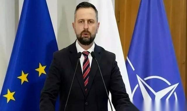 中东这把火，烧得是真邪乎。
3月20号，波兰第一个把桌子掀了，驻伊拉克的350个