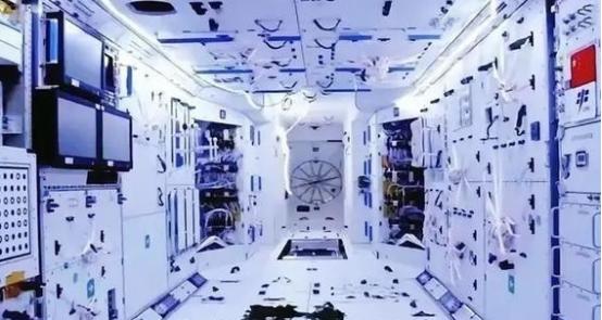 为啥中国空间站只能上3个人，而国际空间站却能达到十几人？说的直白一些，差别就是我