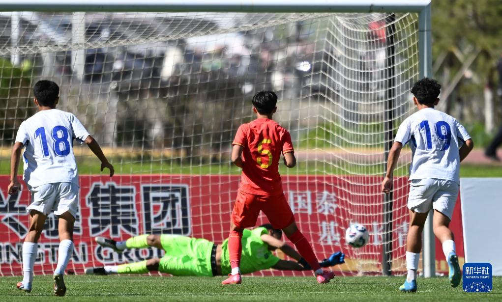 在呼和浩特U16国际足球邀请赛上，太原球员冀政浩打进一球。这应该是近年来在国字号