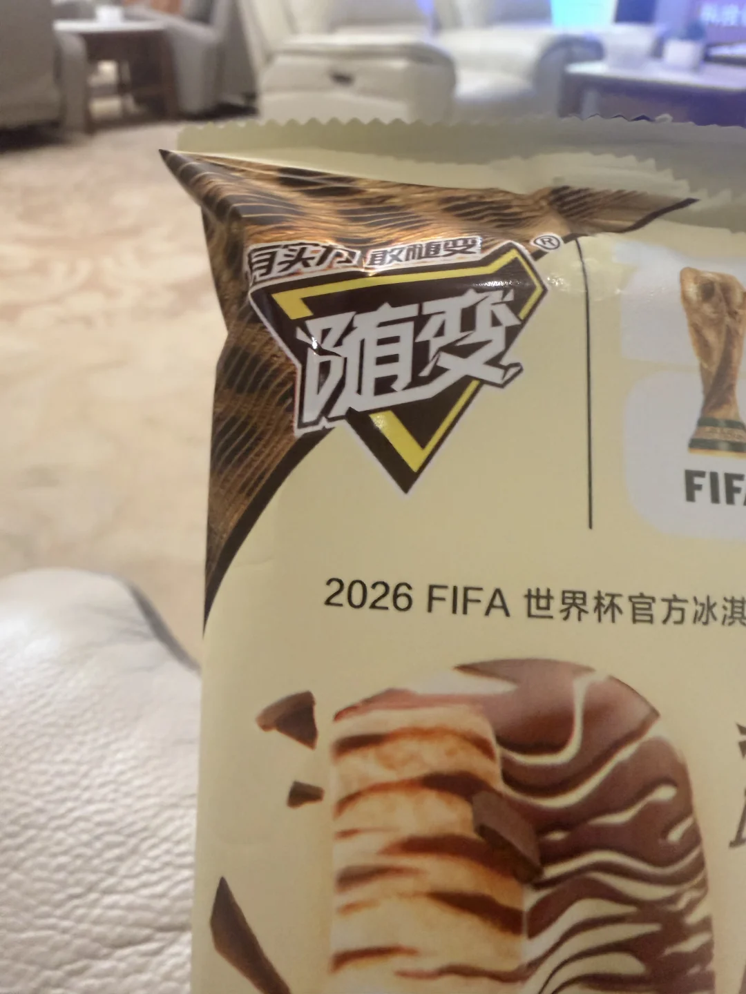 人和电影都会散场 一瞬间如释重负 一转头心如刀绞 我字字皆你 你句句非...