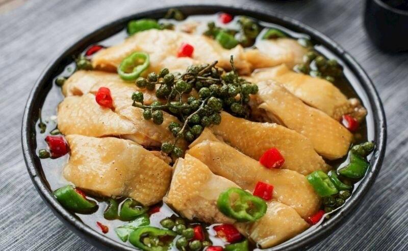 求求了！别再把春日轻食和寡淡水煮菜绑死了！很多人对春天的轻饮食有误区，觉得非得吃