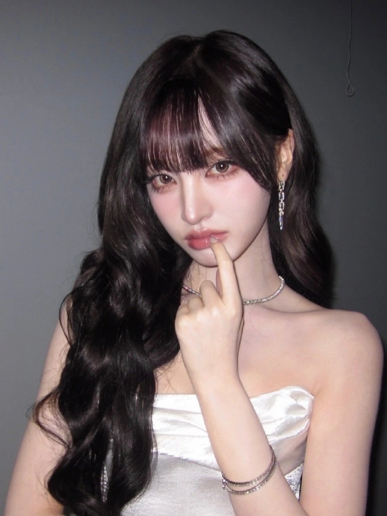 安宥真应该是 IVE官方认证的唯一主唱吧！Liz 再抢一个试试呢？ 