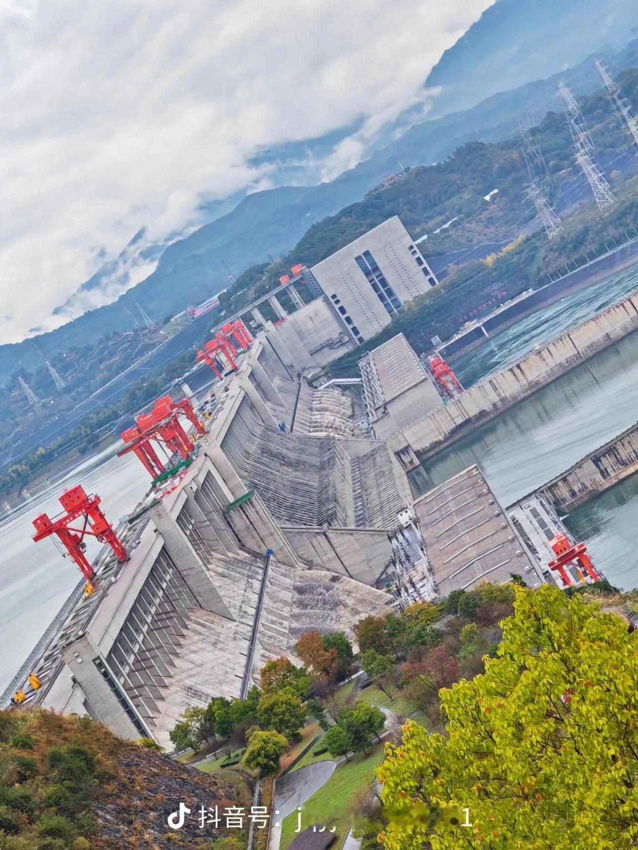 冬日生活打卡季最近天气很好，天天晴天，在冬日里难得的好天气，可以多开展户外活动！