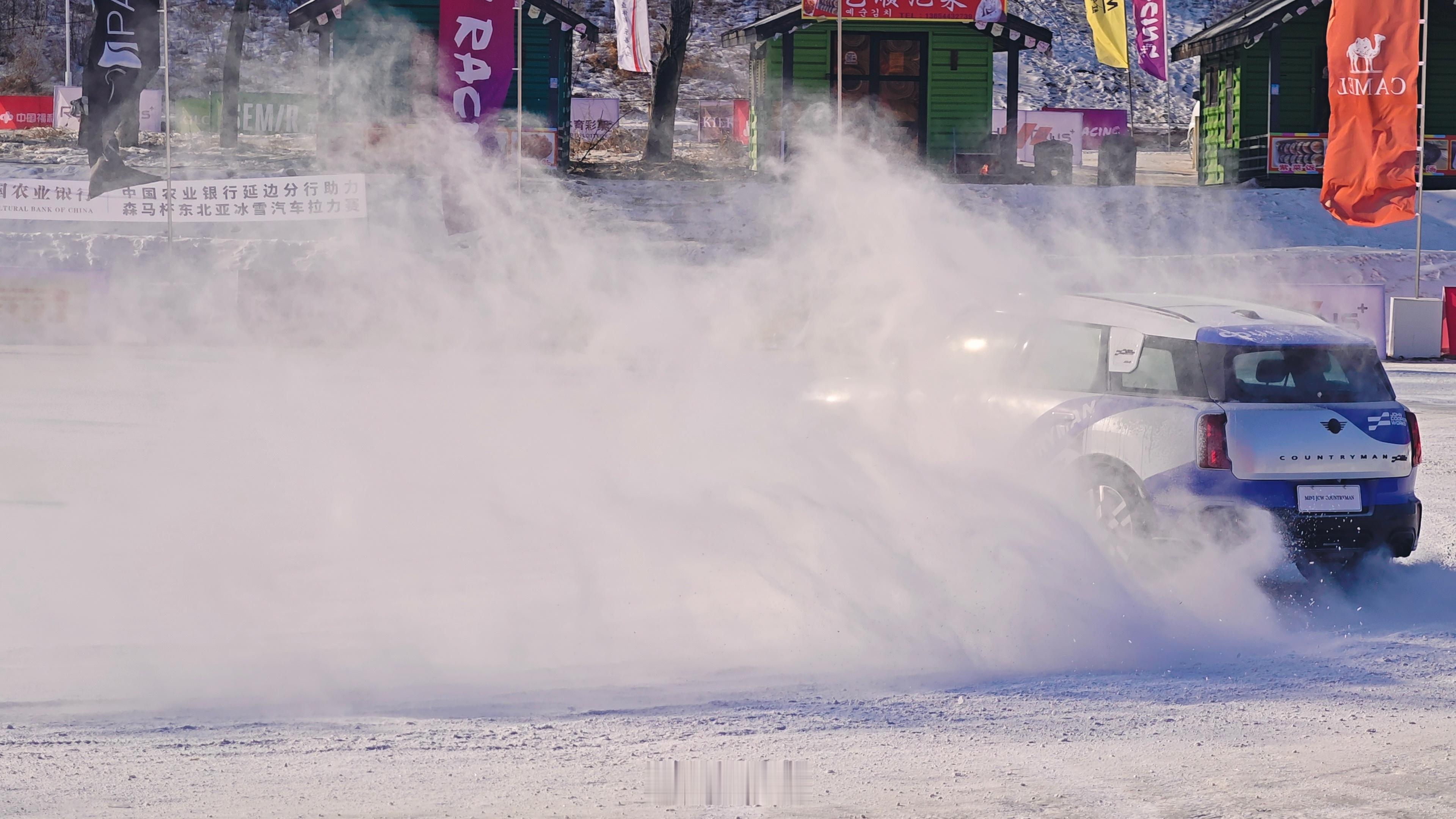 有日子没玩冰雪漂移了，没想到这次被MINI带着飞JCW现在真的全系“漂移入门零难