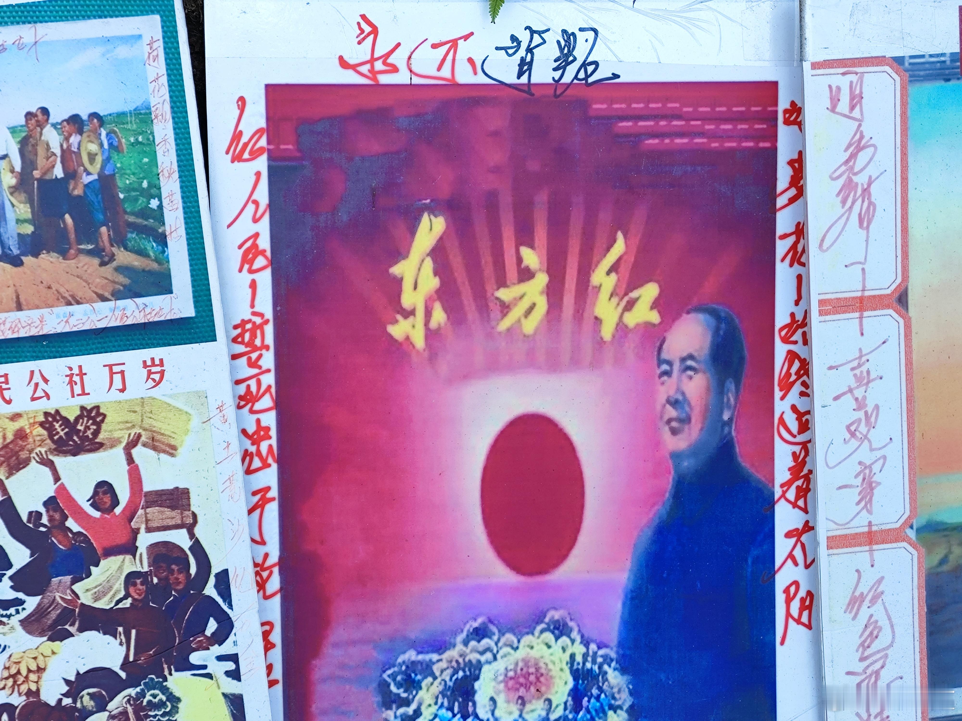 列宁完成了马克思未竟的事业，实现了无产阶级专政的伟大实践，不愧为导师。而毛泽东完