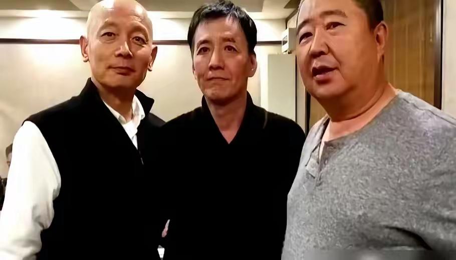列祖列宗在天之灵，各位族人代表：

当下，我们家族在走下坡路，形势严峻，主要原因