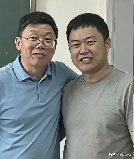 有这样的好老师，教育就有希望！面对学生的极端行为，这位老师始终保持克制，主动安抚