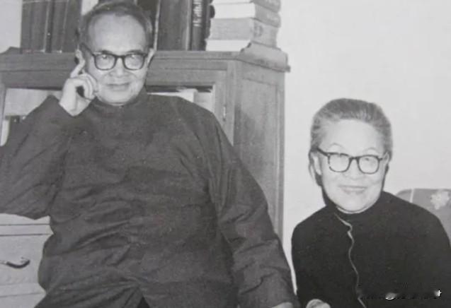 1998年，钱钟书离世后，88岁高龄的费孝通常来陪伴杨绛，给她宽慰，然而一次谈话