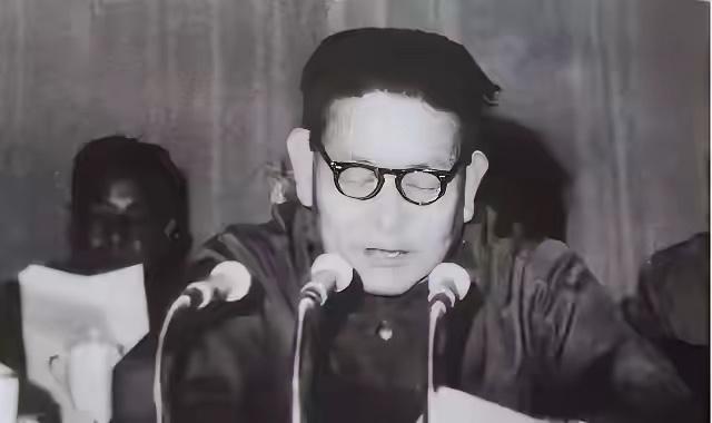 他1954年起在四川工作，历任省公安厅厅长、副省长，1966年撤职，1972年复