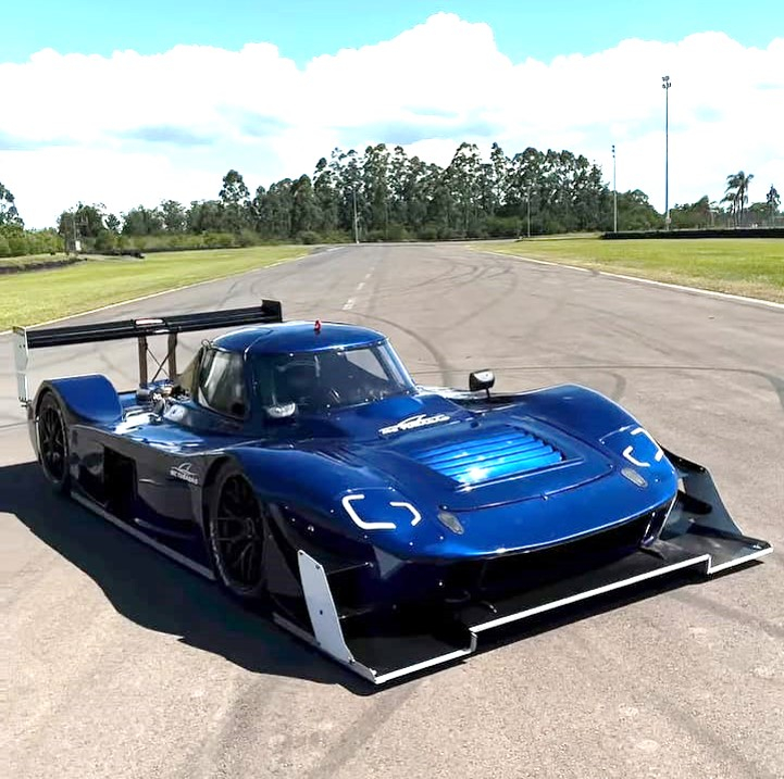 是第一眼看到要看看是不是AI的原型车系列。巴西MC Tubarão车队为庆祝团队