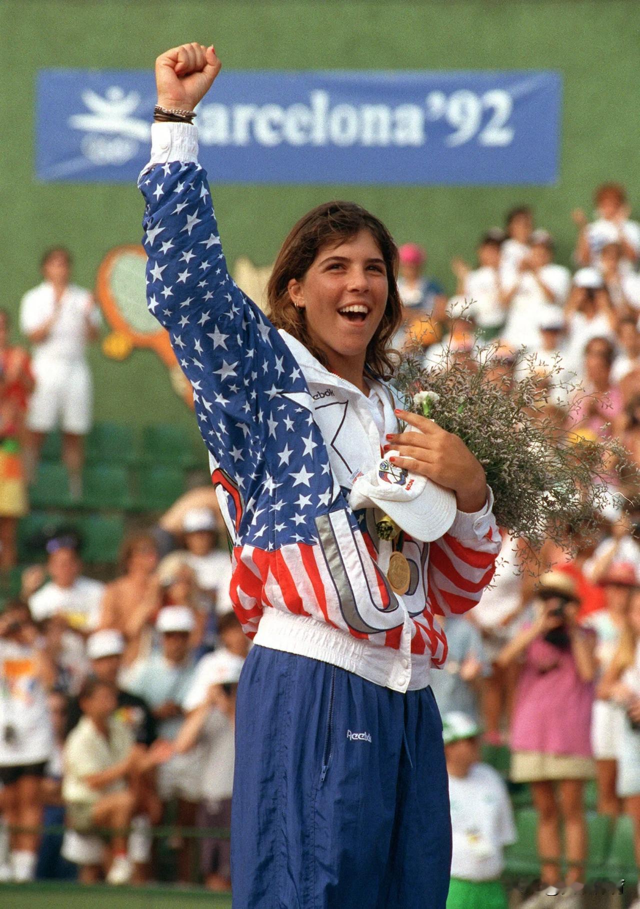 她是前世界排名第一的网球选手，成为赢得奥运会单打金牌的最年轻选手。
1992年，