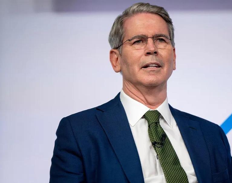 赌徒，为了美国霸权，用50天高油价换50年中东和平”， ‌将战争成本转嫁给全球‌