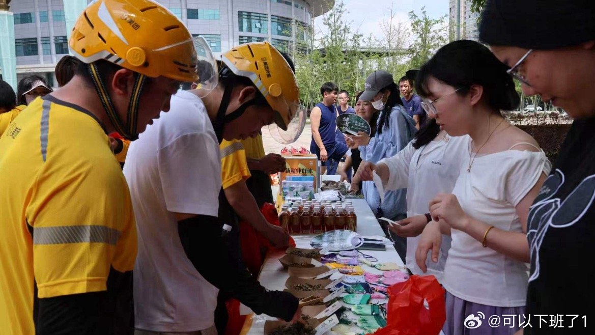 台州路桥新市民在端午民俗里找到双向奔赴的温暖五洋社区依托关爱项目举办端午活动，服