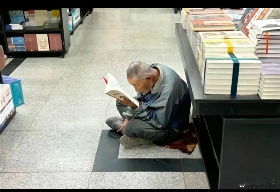 有市民投诉杭州图书馆
内有流浪汉难以接受，
杭图回应完整内容:我无法拒绝他们进来