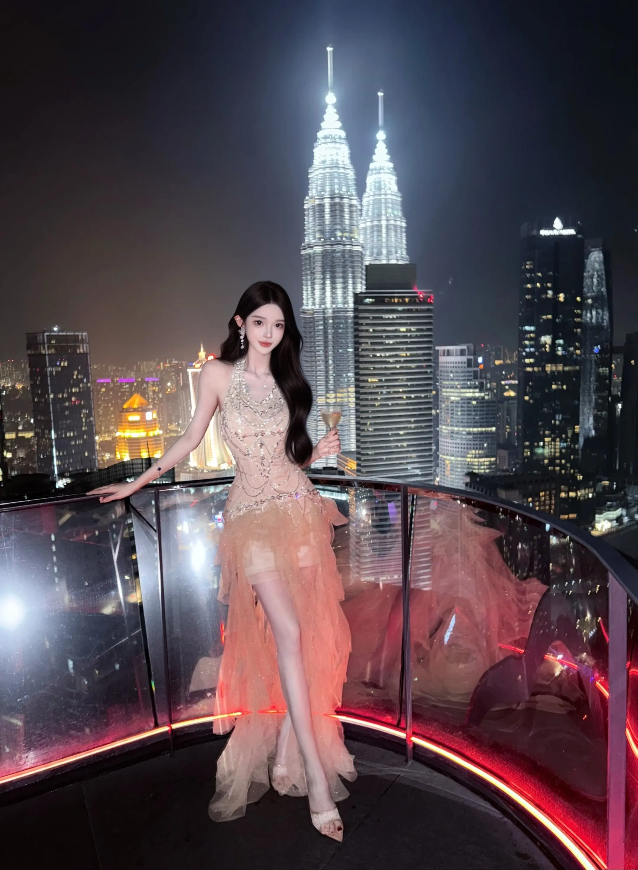 每一栋高楼都是一颗明珠，点亮了夜的黑暗🌃