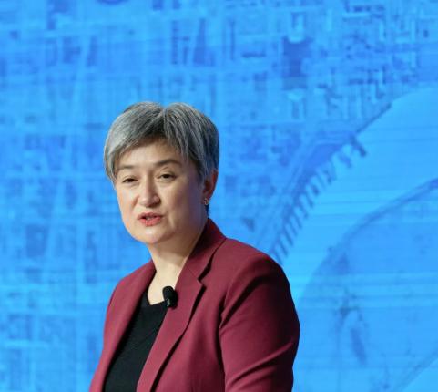 澳大利亚这下坐不住了。 
7 月 6 日新华社发布消息，中国海军一艘战略核潜艇在