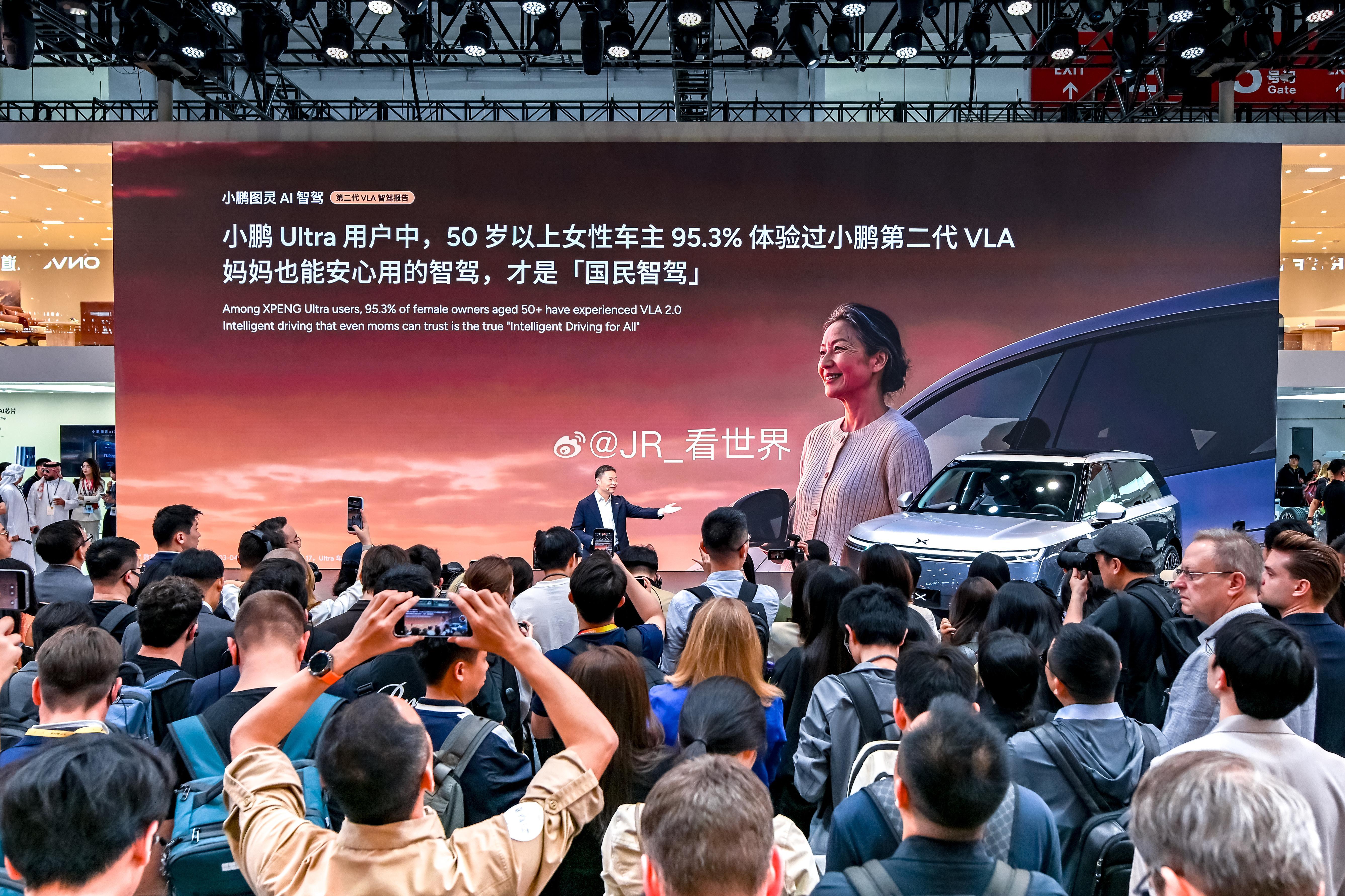 北京车展小鹏GX的新配色「昆仑云境」双拼车色太有质感了，灵感来自昆仑山脉，15层