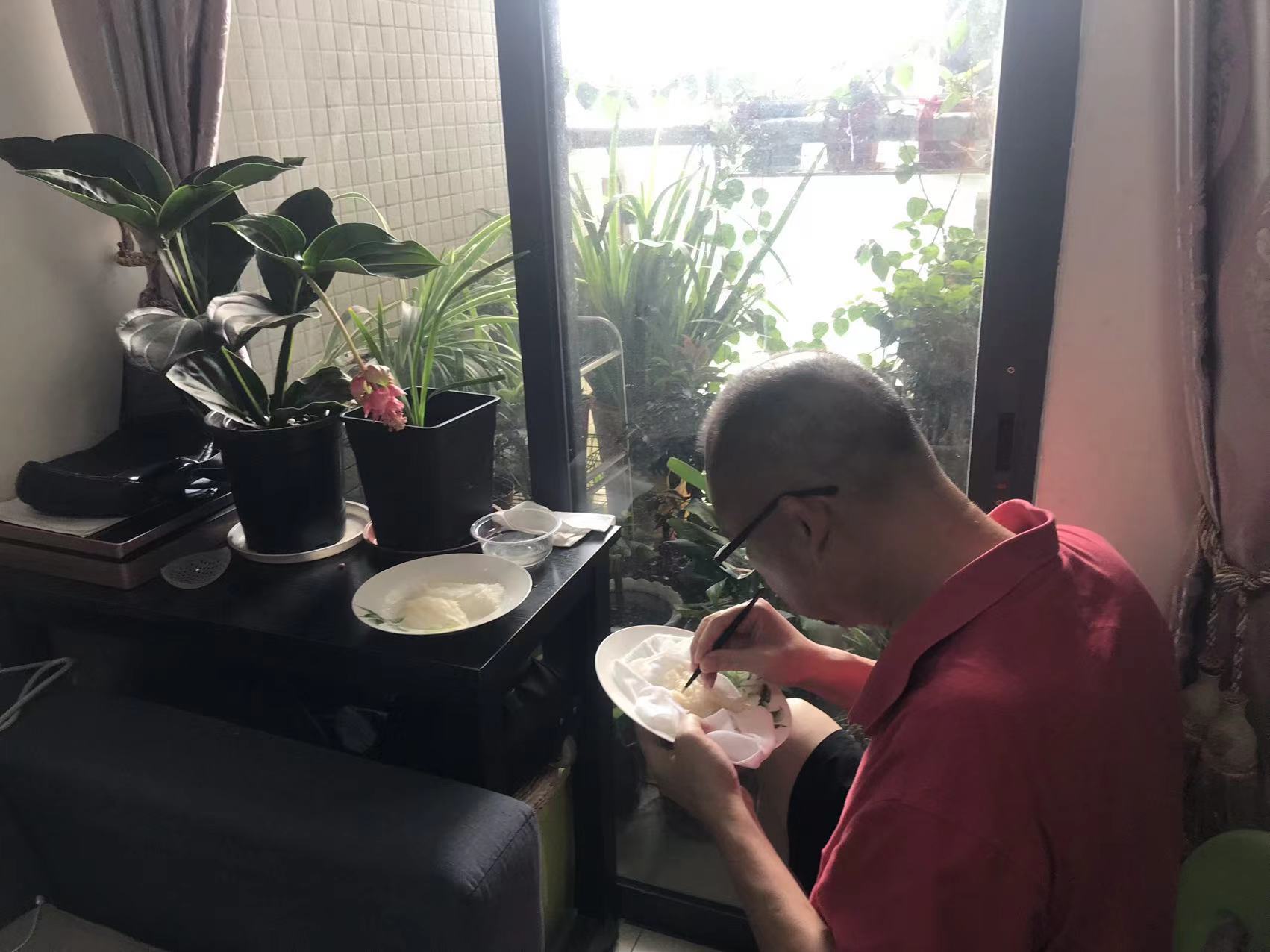 挑洗燕窝洗了半个下午，终于搞掂。我洗这么多年燕窝，自己都舍不得吃一口。这些都是洗