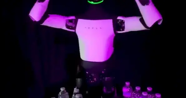 意外動作引質(zhì)疑：特斯拉機器人演示被指遠程操控