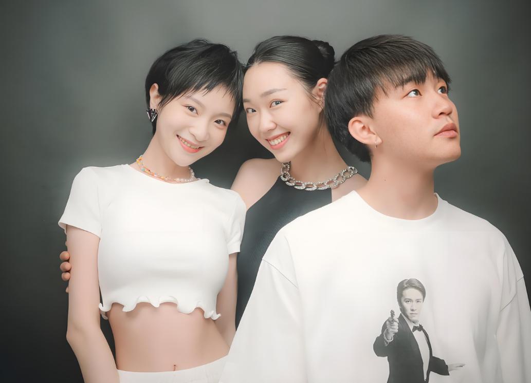 今时今日，
估计王皓都无语了，
他怎么也没想到，因为管乐的一句：能共苦不能共甘，