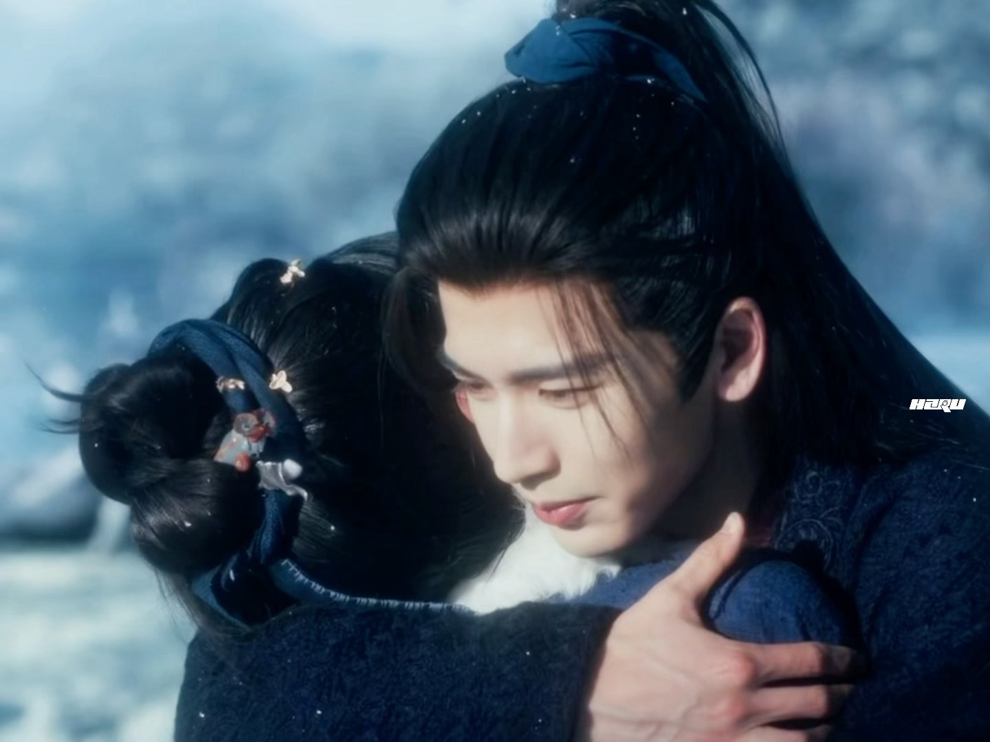 世界很大 但好像又小得只剩下彼此了你在乎着我的安危 而我只想紧紧拥你入怀🥺🥺