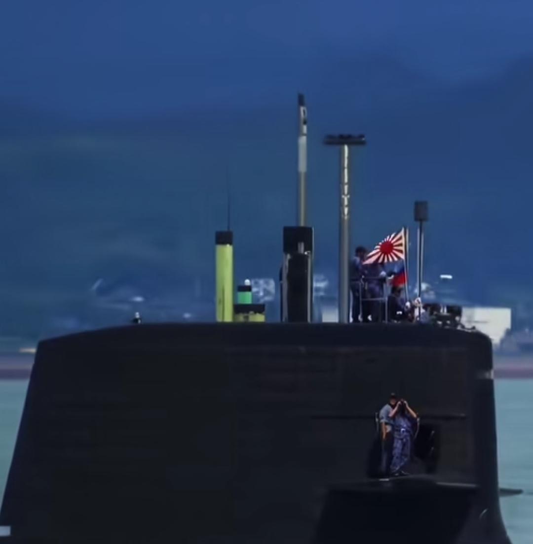 日本偷袭神器苍龙级潜艇，是世界最大常规潜艇，是日本水下偷袭神器，常规潜艇再怎么牛