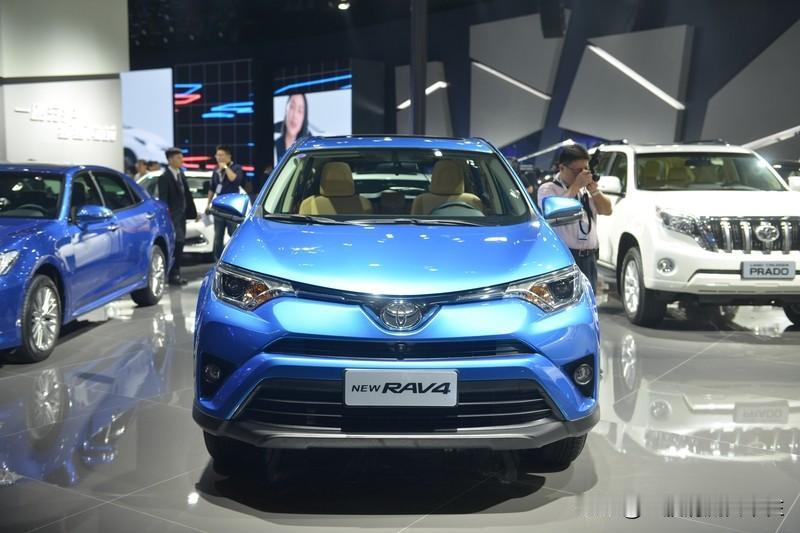 RAV4荣放选两驱还是四驱，就像选鞋子，得看预算、地区和用途这几个“尺码”。
要