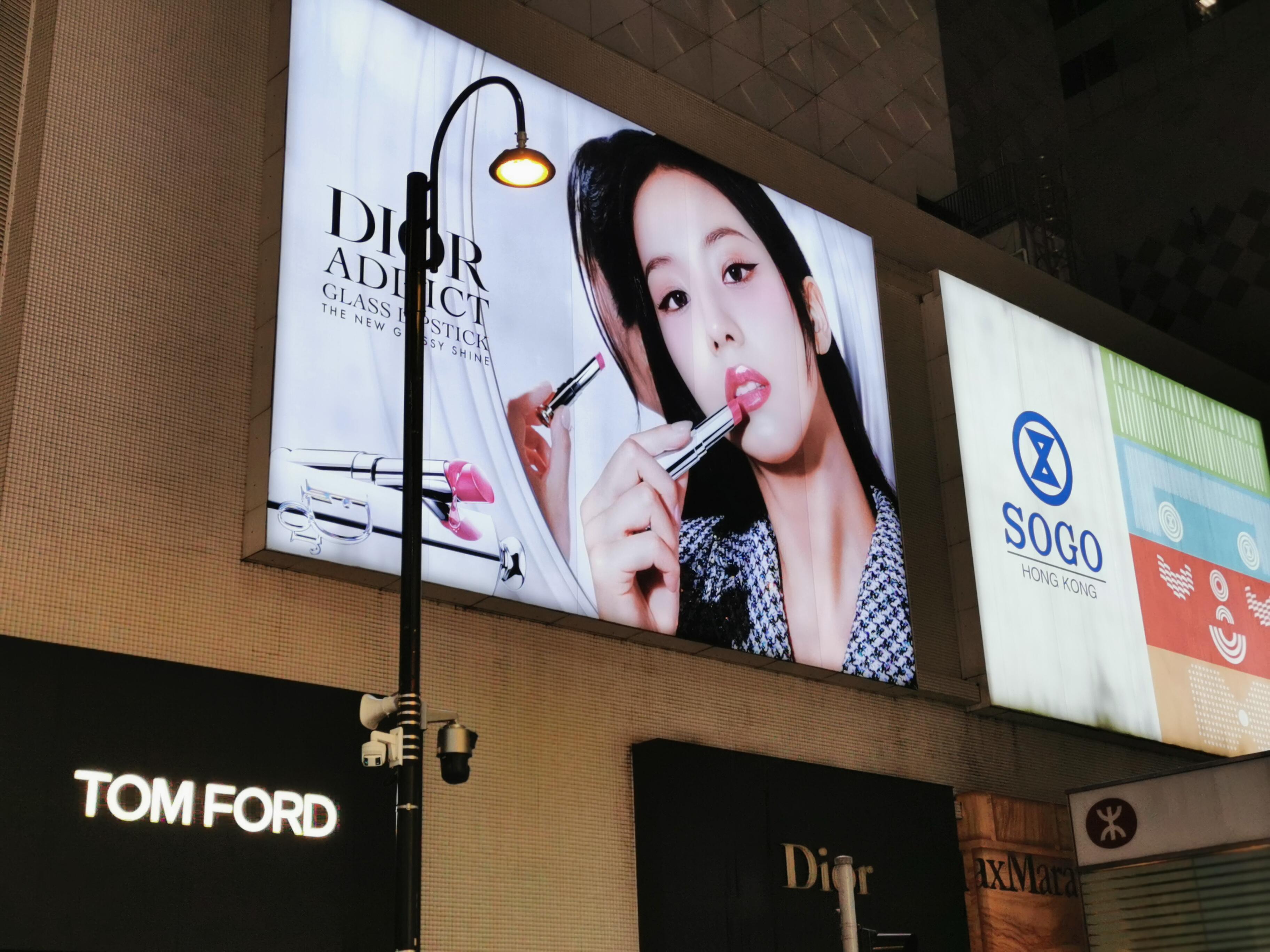 kimjisoo  Dior门店的大地广📍中国香港铜锣湾轩尼诗道金智秀迪奥全球