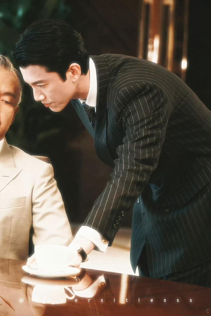 吴慷仁怎么帅成这样 他在《寒战1994》里演潘志昂，又帅演技又好！首映礼上那范儿