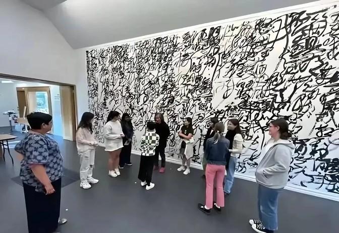 以前书协的大佬苏士澍说过，书协不会要田英章，但王冬龄能当上书协的理事。现在田老师