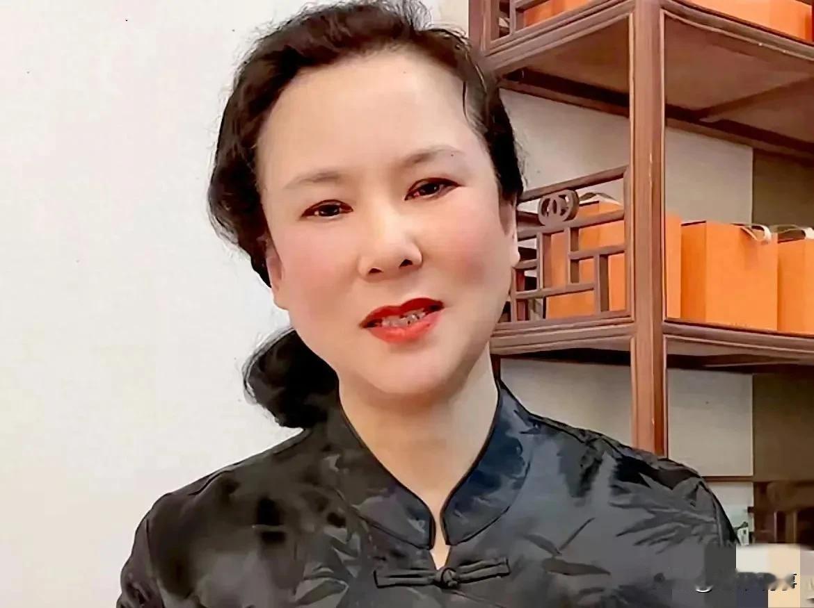 谢广坤女儿直播号被封急哭母亲，单亲家庭的心酸谁能懂？

