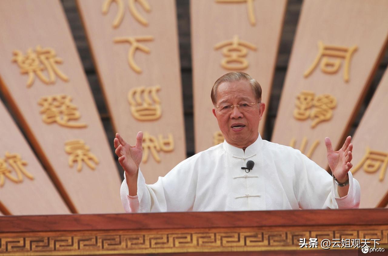 仕强先生有句话一针见血，虽听着扎心却满是现实：“养什么老啊？

能自理时，自己给