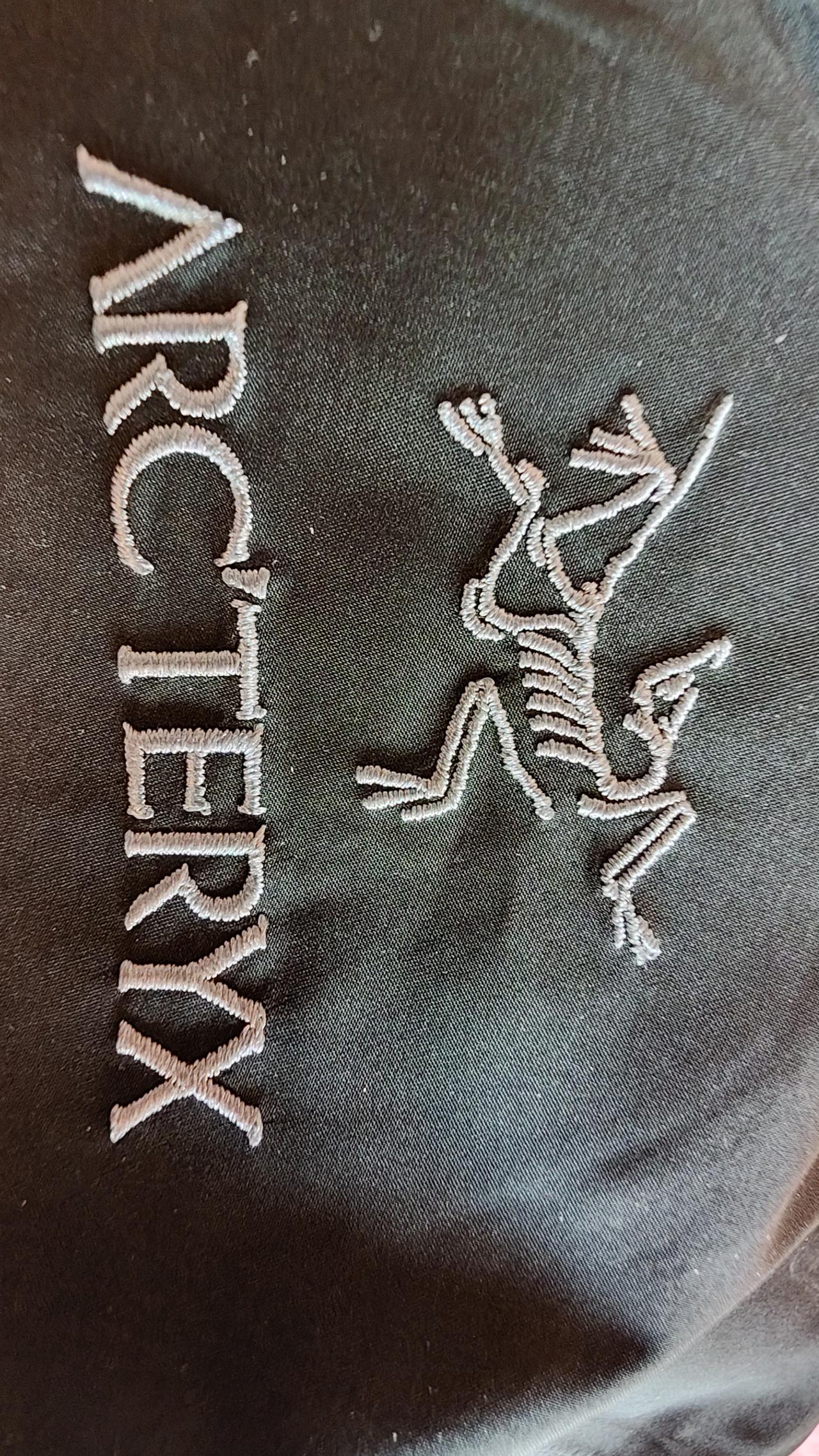 始祖鸟真假简单判断，18个以上细节，掌握3个细节，即可一眼分辨。
始祖鸟 户外 