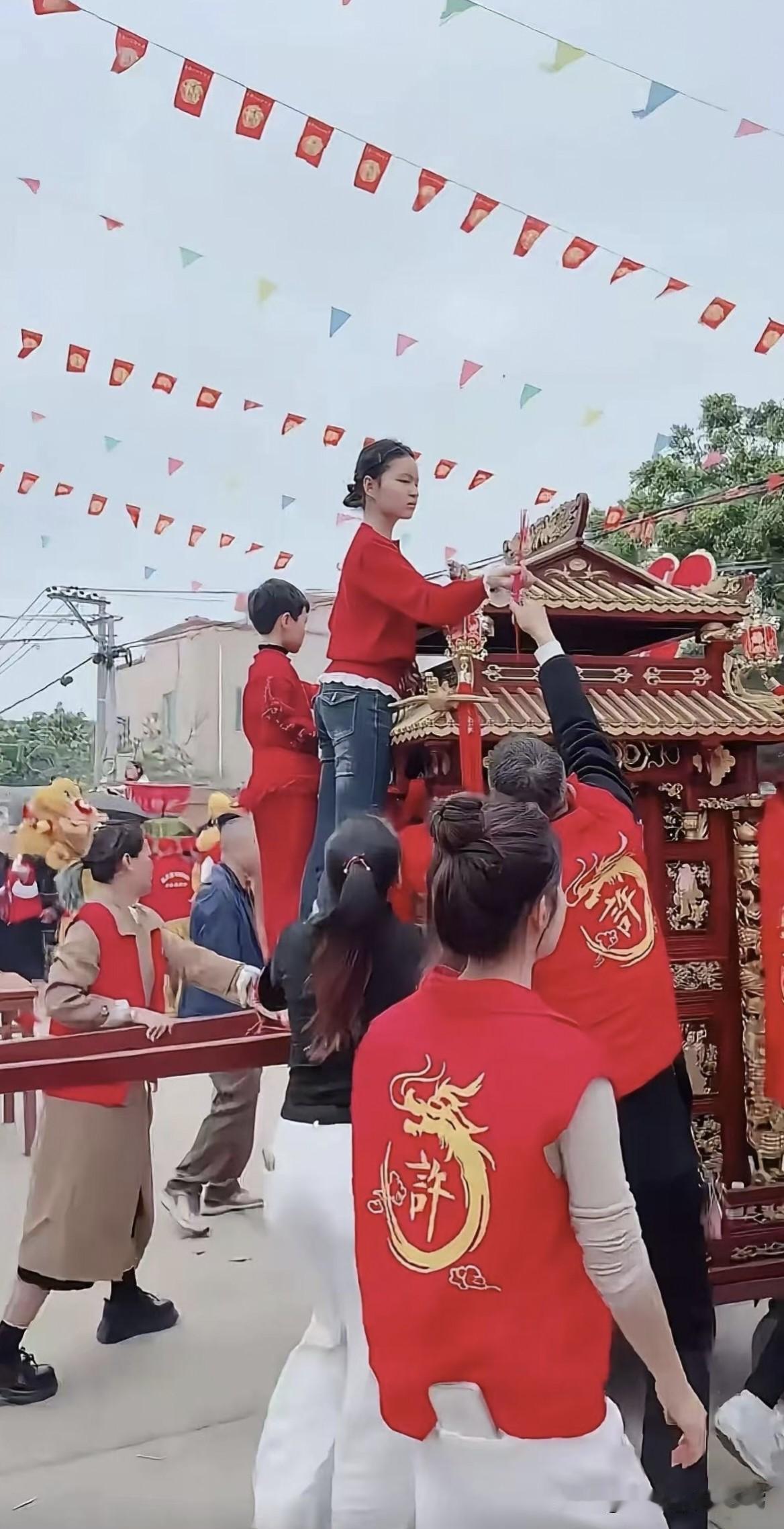 姓许的这一脚，踢倒的不是妈祖像，是他自己的“财神爷”

听说姓许的最近坐不住了，