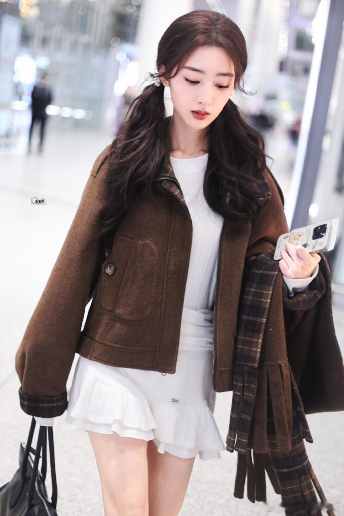 邓恩熙又有新剧了 邓恩熙的演艺路真的一步一个脚印，从少女佳禾到现在的许随，每个角