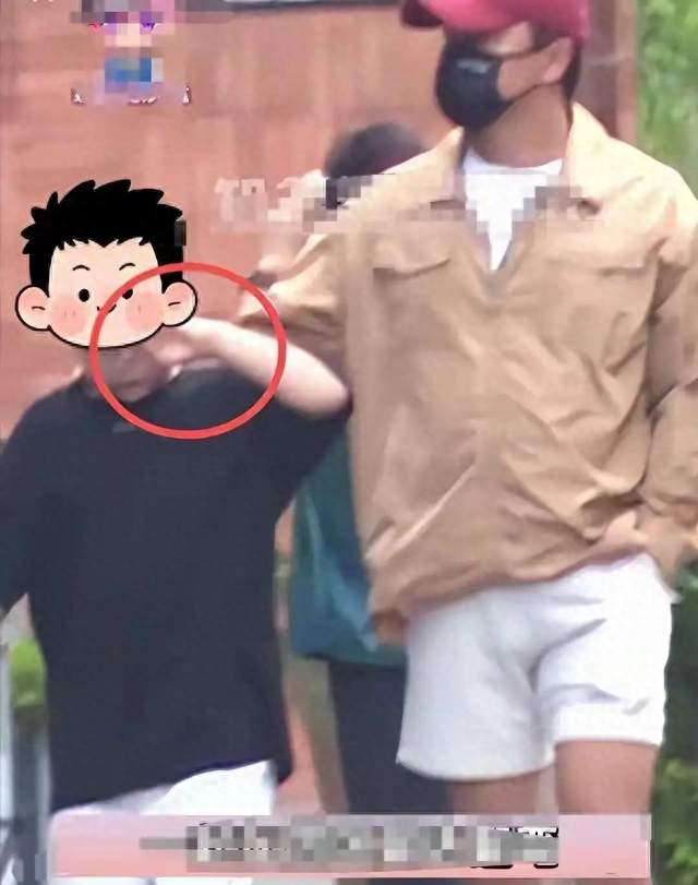 陈思诚佟丽娅离婚五年聚餐，把孩子放在第一位，相处融洽像一家人