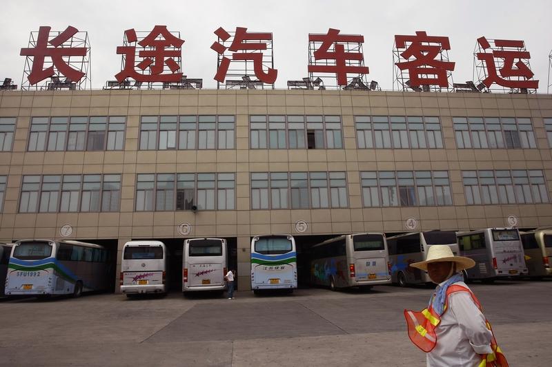 我认为苏北交通发展的重点仍在于高铁建设。江苏整体高铁发展较为发达，然而苏北却是其