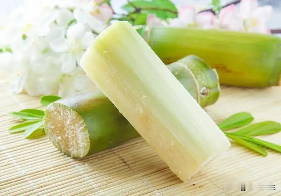 甘蔗两个宝藏搭配，止咳又止渴，你们知道吗？

甘蔗煮水喝，有滋阴润肺、生津止渴的