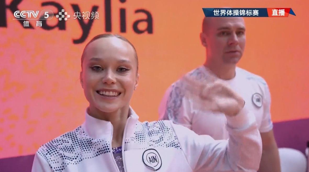 女子高低杠 内摩尔🥇 梅尼尔科娃🥈杨凡予微🥉15.566分 太强了[泪奔]