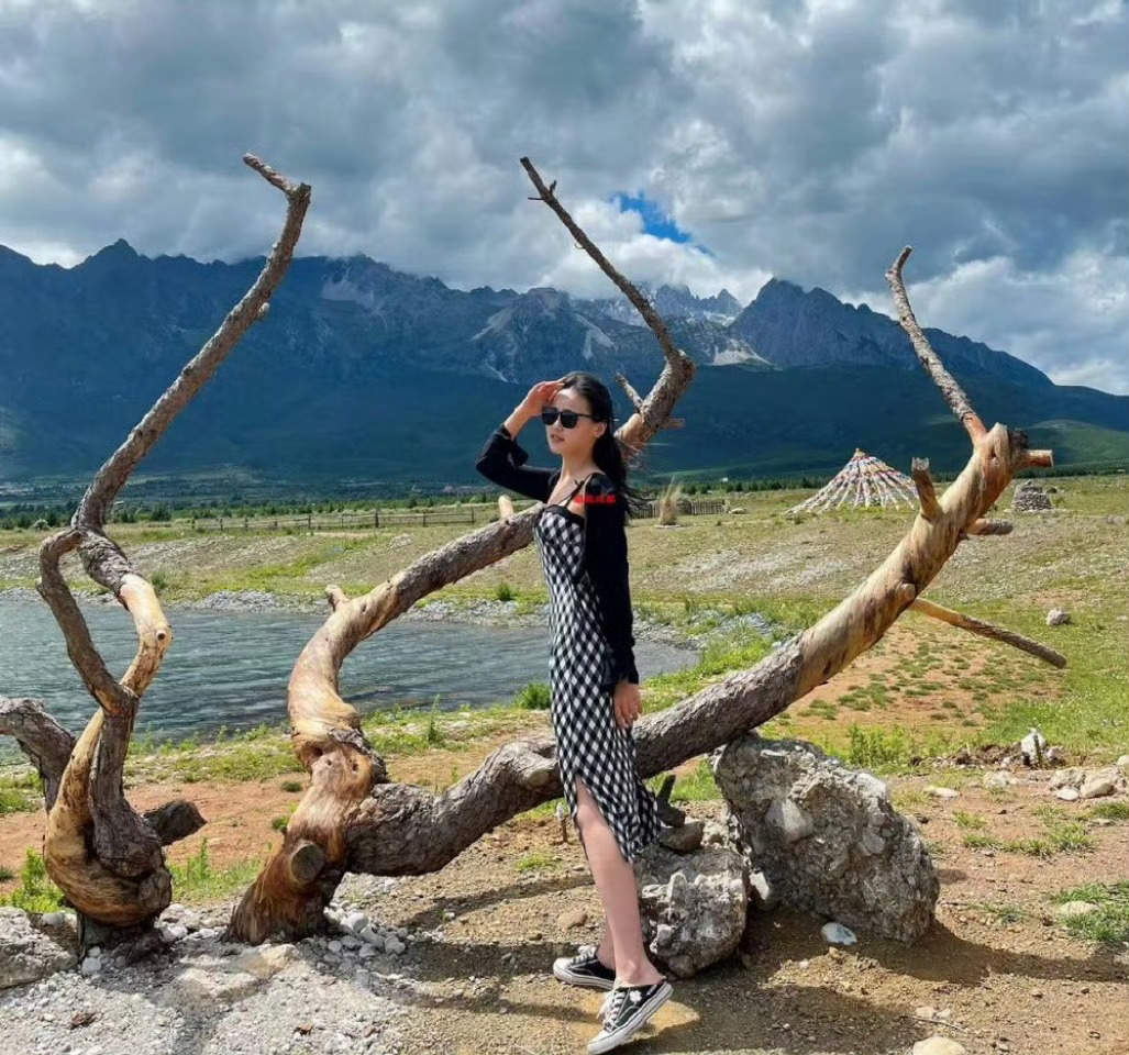 成都征婚【第7532号】00年女生，身高168，机场工作；可静可动，喜欢追剧/徒