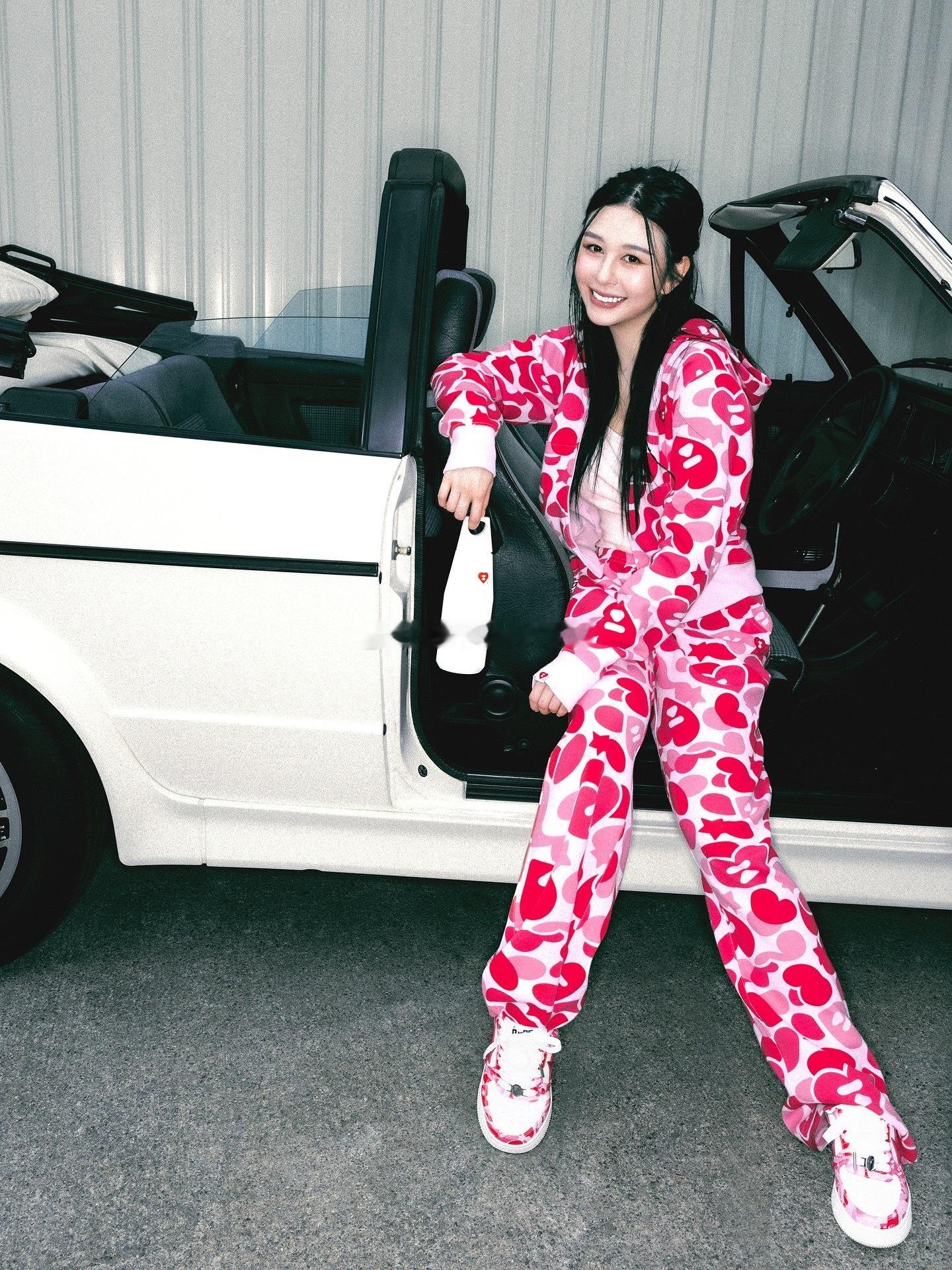 邱淑贞女儿沈月沈日为APEE拍摄宣传照 ​​​