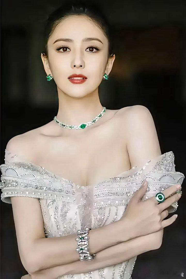 佟丽娅当年为啥没马上离婚？原因很简单，不是舍不得，也不是没勇气，而是因为她把一切