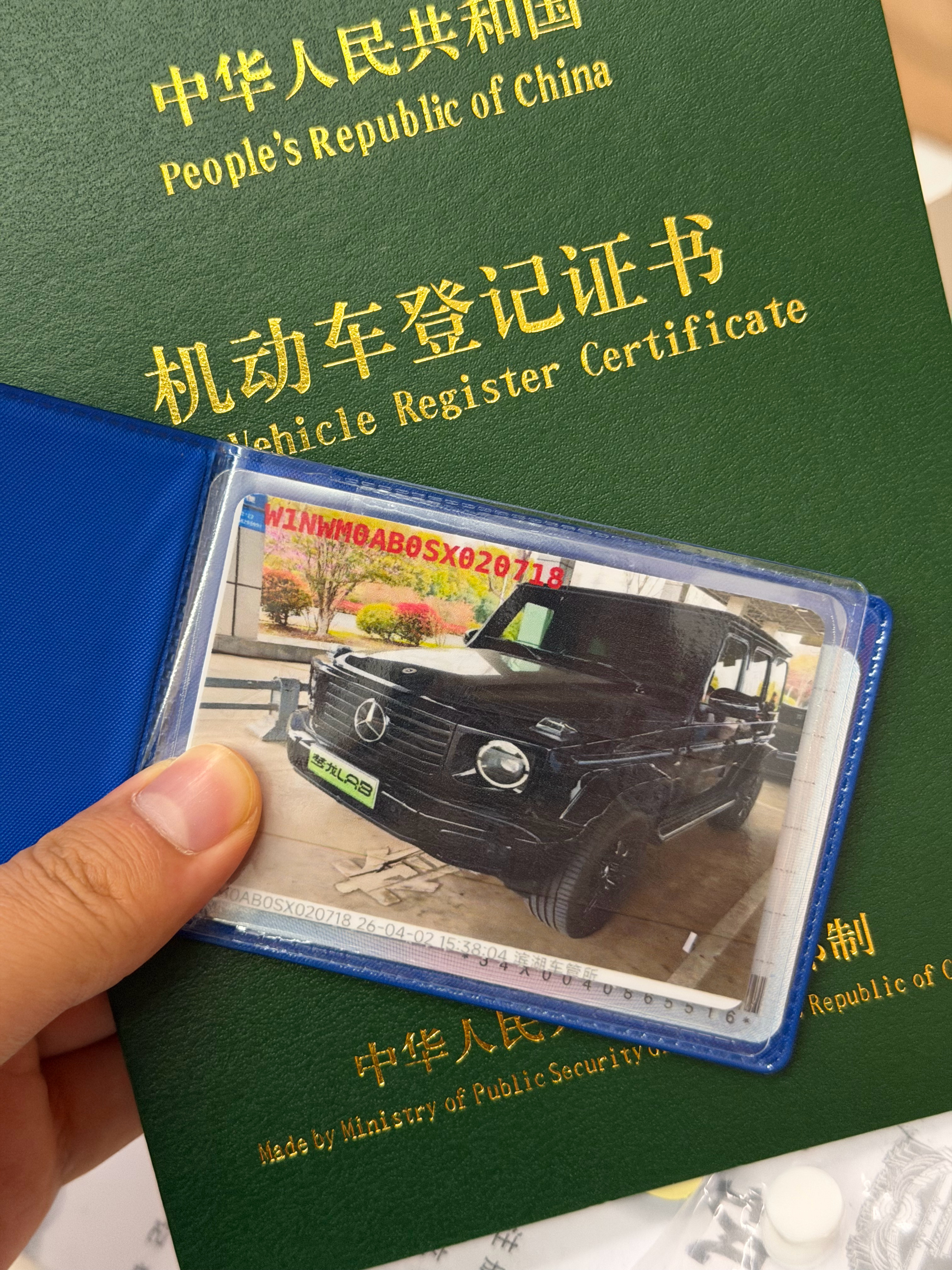 我的大玩具真帅上牌注册后的第一件事就是把侧面隔热膜贴了，传统品牌的车都不注重防晒