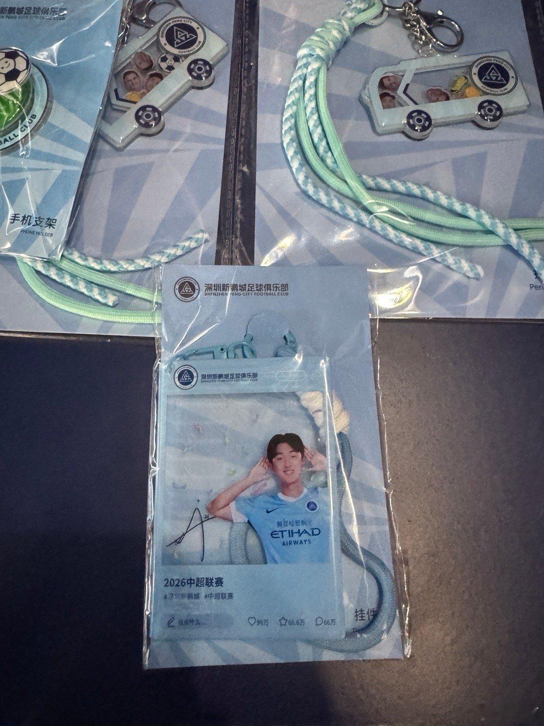 今天又是犯迷糊的一天啊，叫顺丰快递给群友寄俱乐部的周边产品，总共两件，一件发了同