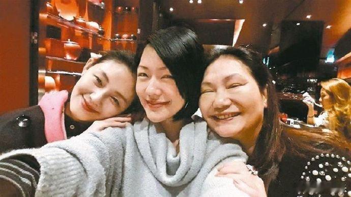 曝S妈或决定争夺抚养权汪小菲之前公开批评S妈没有好好照顾大S，并且在拿到两个孩子