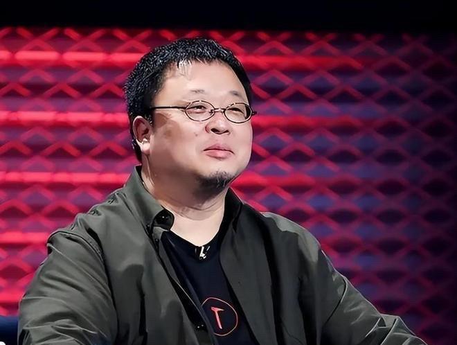 罗永浩自曝ADHD，靠药硬撑15年。
“科技春晚”迟到40分钟，他当场宣布退票。